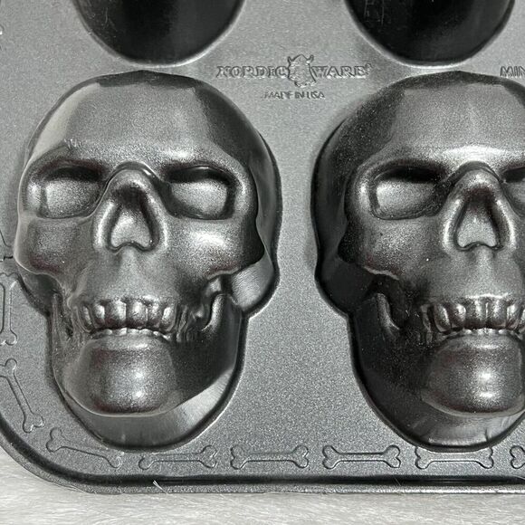 NWOB Nordic Ware Skull 6 Cakelet Bakeware Halloween, Day Of The Dead - Picture 6 of 12